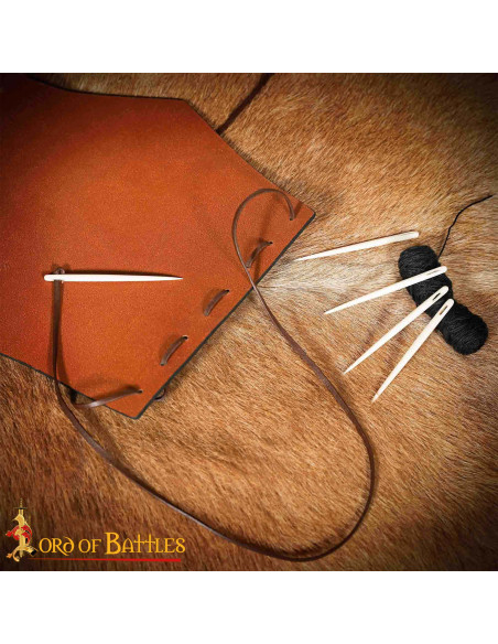 Jeu de 5 aiguilles en os sculptées à...