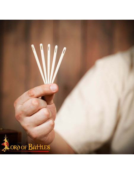 Jeu de 5 aiguilles en os sculptées à...