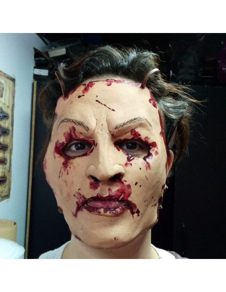 Masque elfique avec du sang