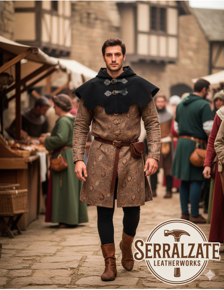 Gugel et couvre-épaule médiéval...