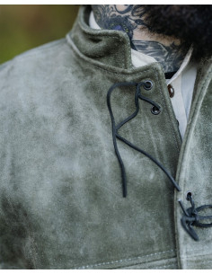 Gilet médiéval en cuir suédé modèle Laertes, couleur verte 2