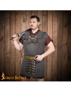 Lorica romaine en cotte de mailles, anneau rond conifié...