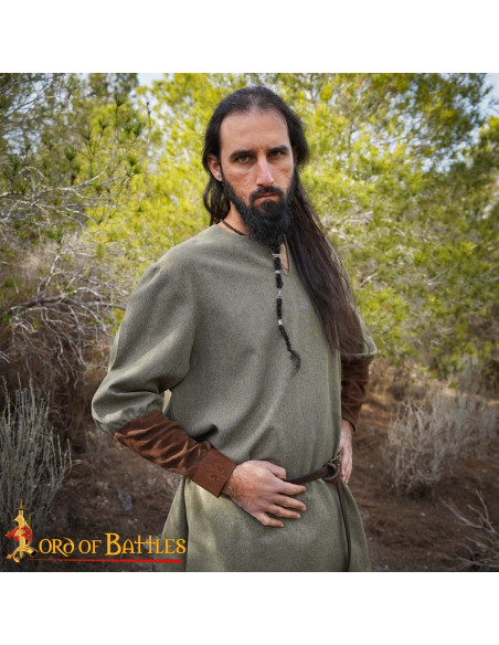 Bracelet médiéval en cuir avec relief...