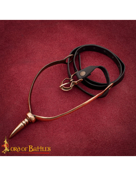 Petite boucle médiévale en bronze...