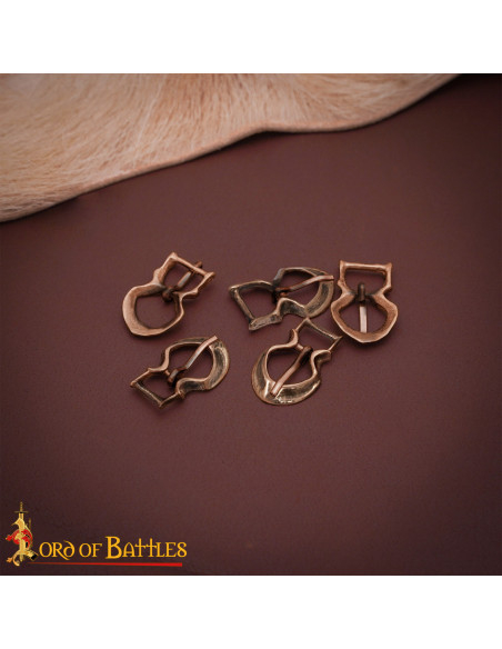 Petite boucle médiévale en bronze...