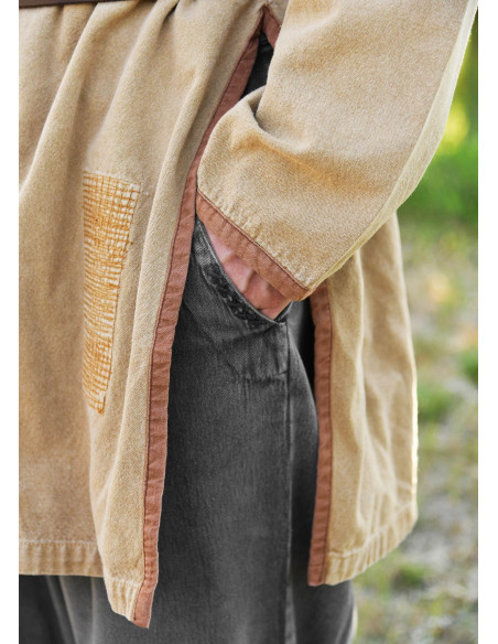 Tunique médiévale beige-marron usée...