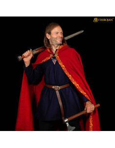 Cape médiévale en laine avec des bords décoratifs,...