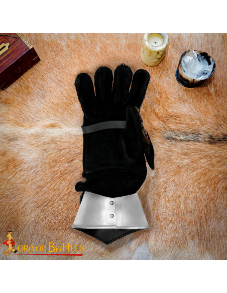 Gantelets de cuirassier S. XVI-XVII,...