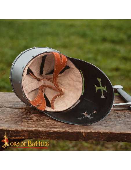 Casque de chevalier templier du XIIIe...
