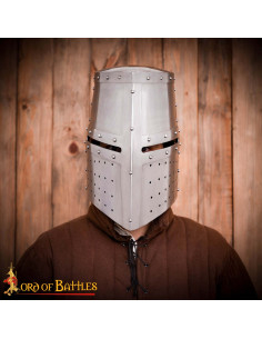 Grand Yelmo médiéval de chevalier du XIIIe-XIVe siècle,...