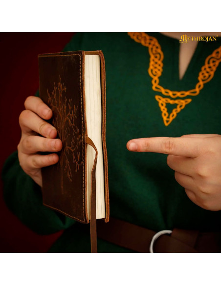 Journal médiéval à couverture en...