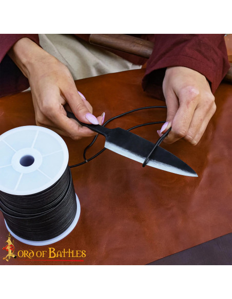 Couteau médiéval, pleine soie, sans...