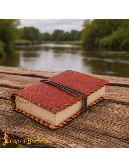 Journal médiéval à couverture en cuir...