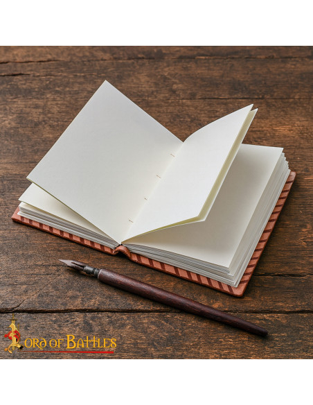 Journal médiéval à couverture en cuir...