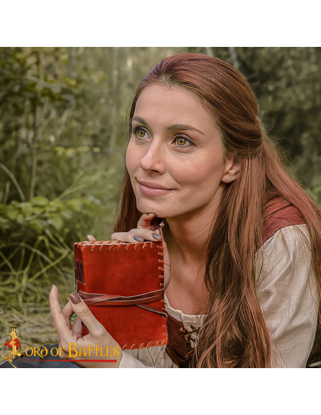 Journal médiéval à couverture en cuir...