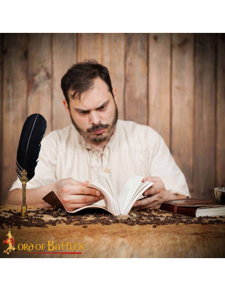 Journal médiéval à couverture en cuir...