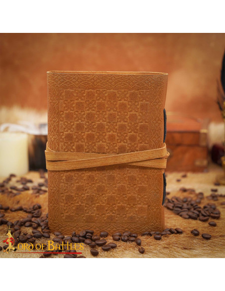 Agenda médiévale à couverture en cuir...