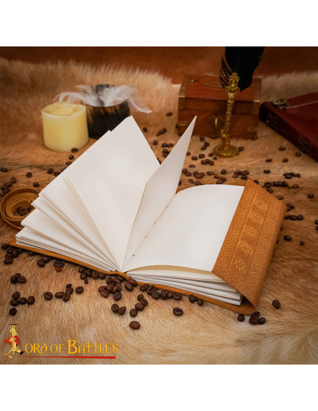 Agenda médiévale à couverture en cuir...