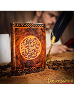 Carnet médiéval à couverture en cuir avec motif nœud...