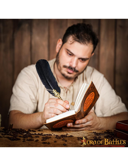 Carnet médiéval à couverture en cuir...