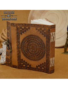 Journal médiéval à couverture en cuir avec motif floral...