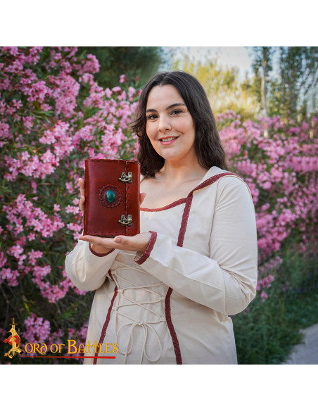 Journal médiéval à couverture en cuir...