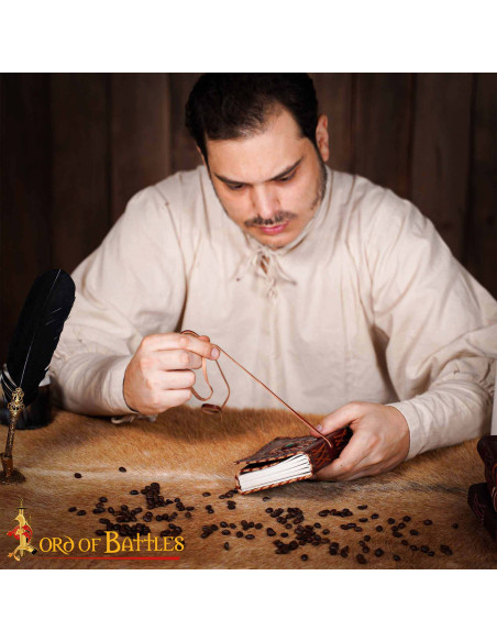 Journal médiéval à couverture en cuir...