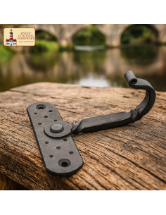 Support mural rustique forgé à la main (11x9,9 cm.)