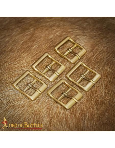 Petite boucle médiévale en laiton...