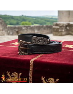 Ceinture viking en cuir noir repoussé, boucle en laiton...
