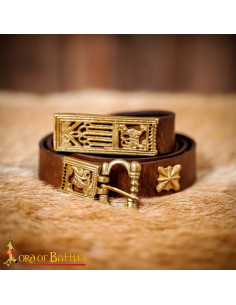 Ceinture médiévale en cuir marron avec décor en laiton,...