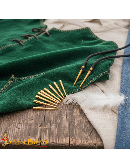 Set de 10 embouts médiévaux en laiton...