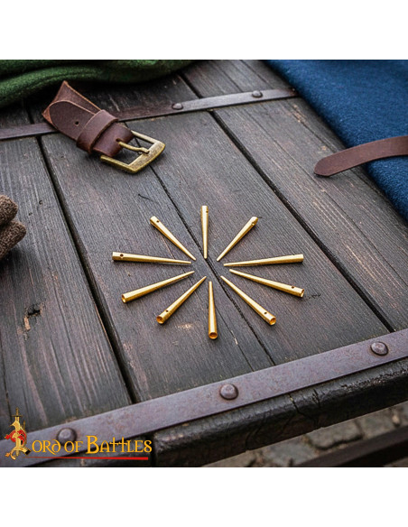 Set de 10 embouts médiévaux en laiton...