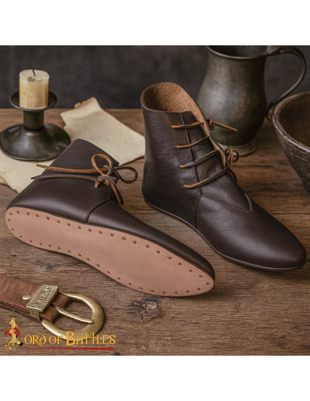 Bottines médiévales en cuir marron...