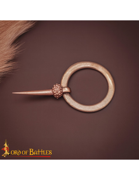 Broche médiéval nordique en forme...