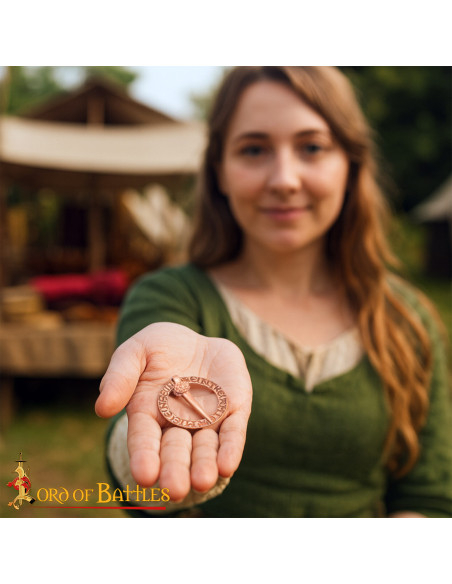 Broche médiéval nordique en forme...