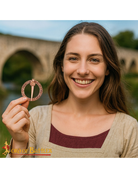 Broche médiéval nordique en forme...