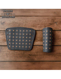 Bracelets médiévaux en cuir noir, clous en laiton