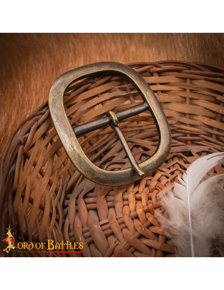 Boucle médiévale ovale en laiton vieilli