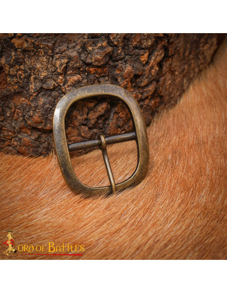 Boucle médiévale ovale en laiton vieilli