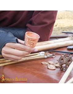 Gobelet médiéval petit XIIe siècle en bronze poli 2