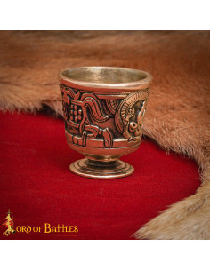 Gobelet médiéval en bronze vieilli du XIIe siècle