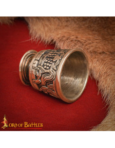 Gobelet médiéval en bronze vieilli du XIIe siècle 2