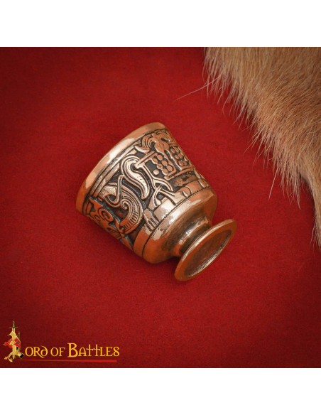 Gobelet médiéval en bronze vieilli du...