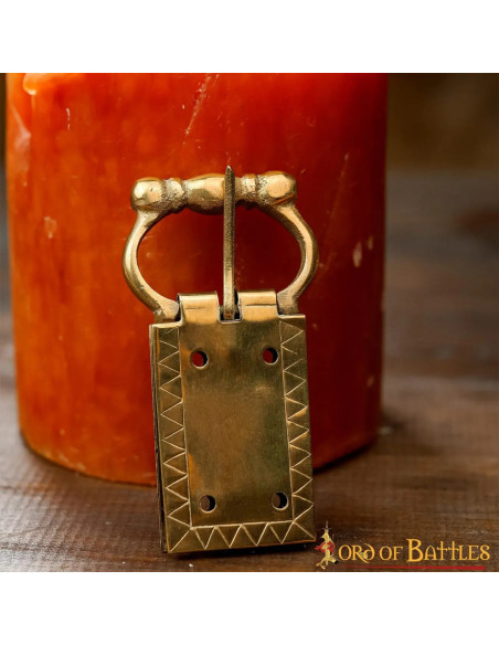 Boucle et finition médiévale pour...