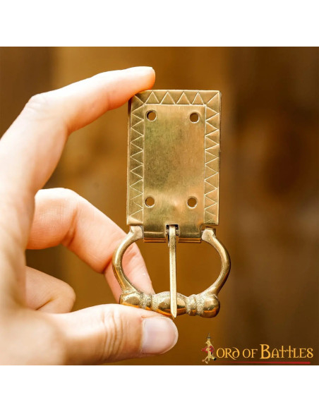 Boucle et finition médiévale pour...