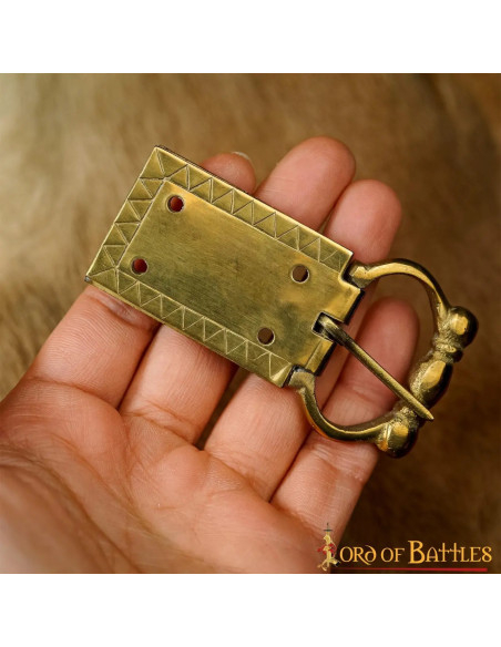 Boucle et finition médiévale pour...