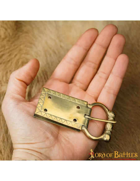 Boucle et finition médiévale pour...