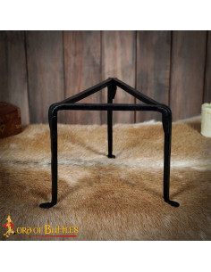 Trépied médiéval pour feu en fer forgé (23,4x22,8 cm.)