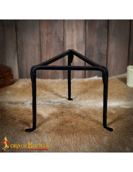 Trépied médiéval pour feu en fer...
